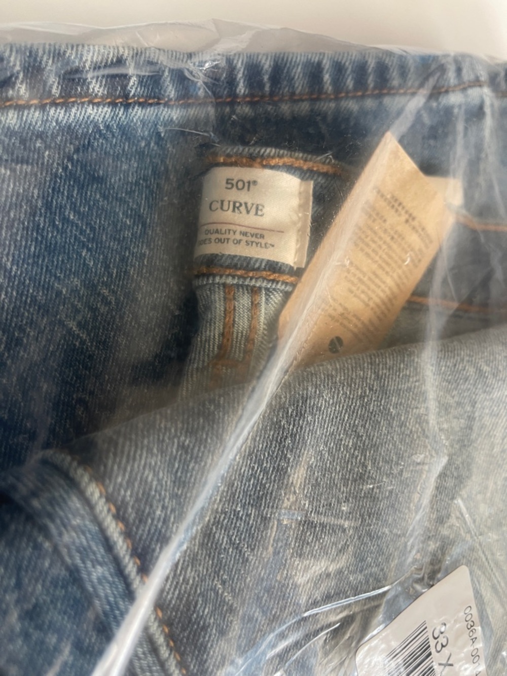 Levi's 501 curve 33x32- Light- med Blue
Women’s stretch - Picture 5 of 5